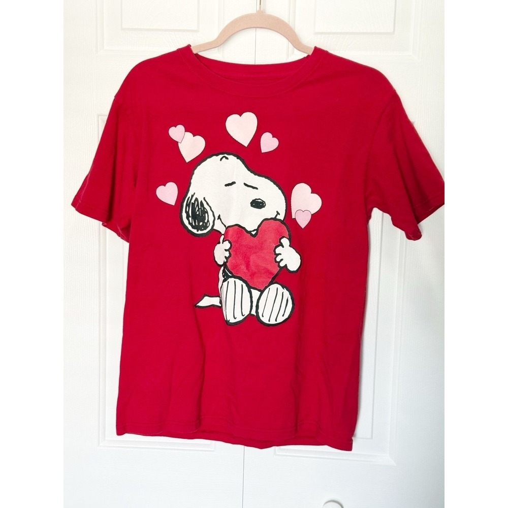 Snoopy with hearts red t-shirt size small